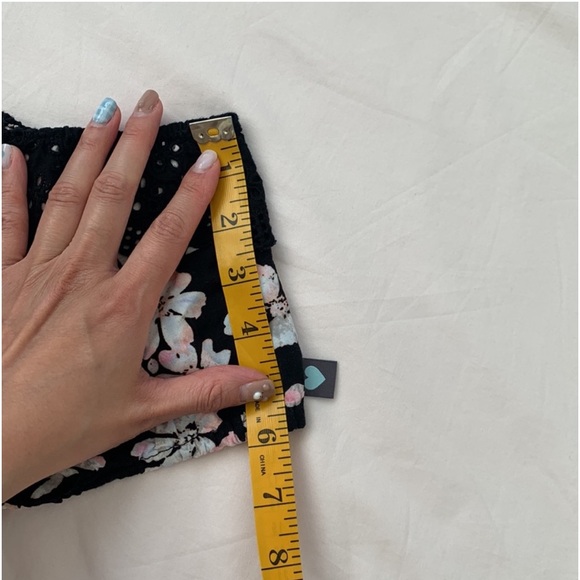 Kendall & Kylie bandeau crop top, button and lace detail, black floral, size M - Picture 7 of 8